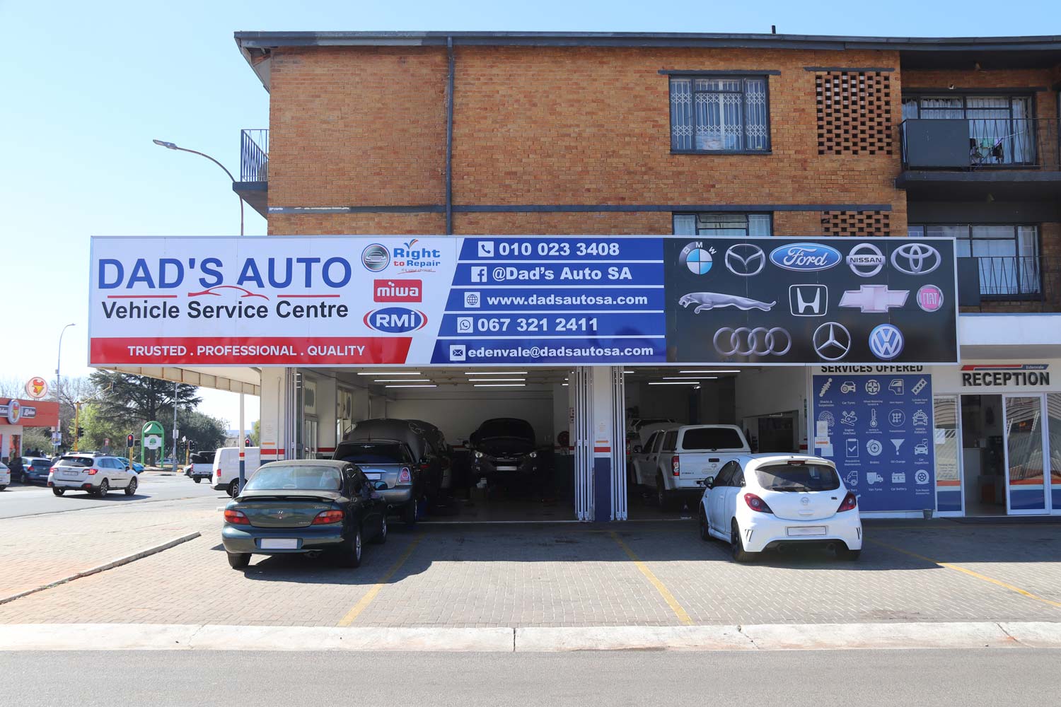 Front view of the DAD'S Auto workshop and reception in Edenvale